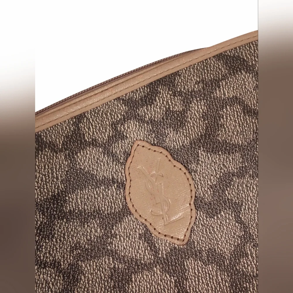 Yves Saint Laurent Giraffe Print Clutch/Cosmetic bag W/ COA - Picture 2 of 16